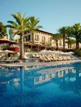 Enjoy a sunny day at our pool with refreshments at our Pool Bar Sa Font. Castillo Hotel Son Vida C/Raixa 2, Urbanization Son Vida 