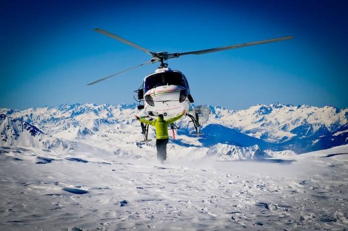Heliskiing: enjoy the heliskiing experience, the perfect time for your best colleagues Winter activities of Tarentaise Tours Route de Val d'Isère - Photo 1 of 5