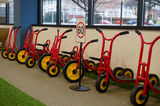 Petit childcare Barton - Play yards incorporate bike tracks 