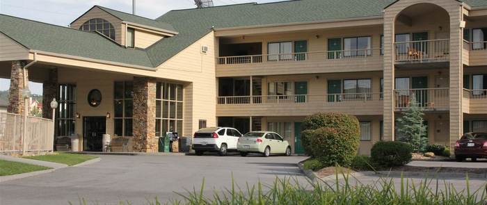  Profile Photos of Quality Inn & Suites at Dollywood Lane 3756 Parkway - Photo 5 of 5