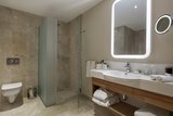 Bathroom DoubleTree by Hilton Hotel Istanbul - Tuzla Evliya Celebi Mah., Mustafa Kemal Cad No: 5 
