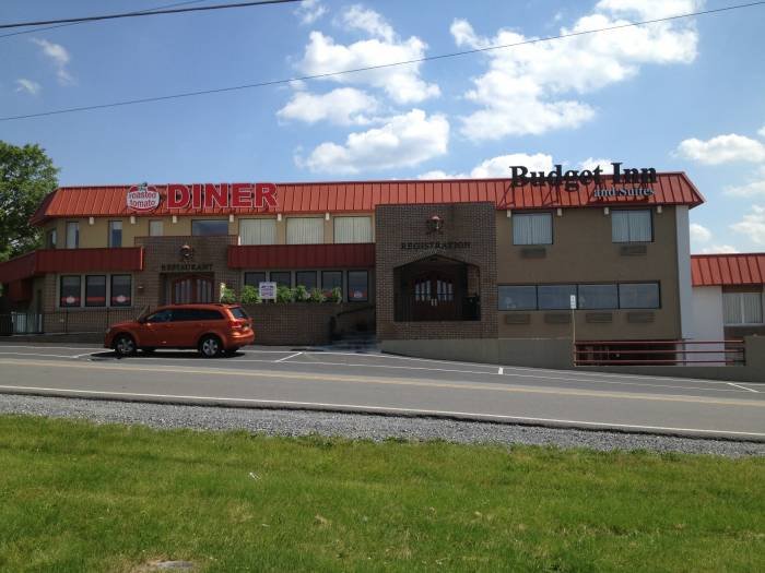  Profile Photos of Budget Inn & Suites / the Roasted Tomato Diner 320 Greentree Drive - Photo 8 of 12