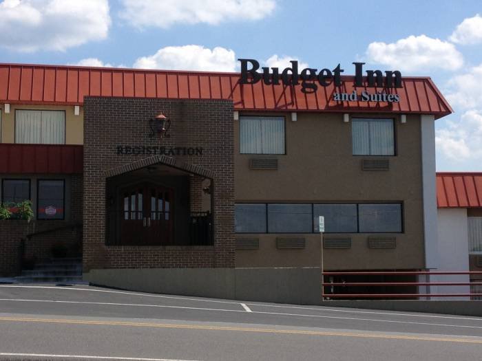  Profile Photos of Budget Inn & Suites / the Roasted Tomato Diner 320 Greentree Drive - Photo 11 of 12
