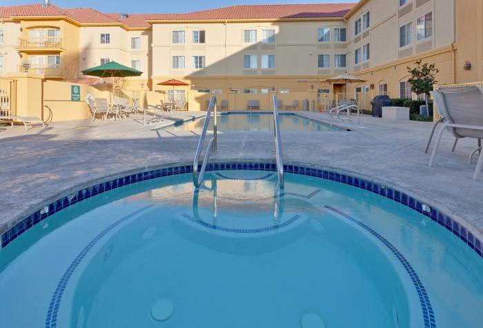 Jacuzzi Profile Photos of La Quinta Inn & Suites Paso Robles 2615 Buena Vista Drive - Photo 14 of 15