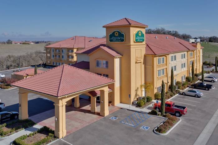 Exterior Profile Photos of La Quinta Inn & Suites Paso Robles 2615 Buena Vista Drive - Photo 15 of 15