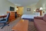 Deluxe King guestroom La Quinta Inn & Suites Paso Robles 2615 Buena Vista Drive 