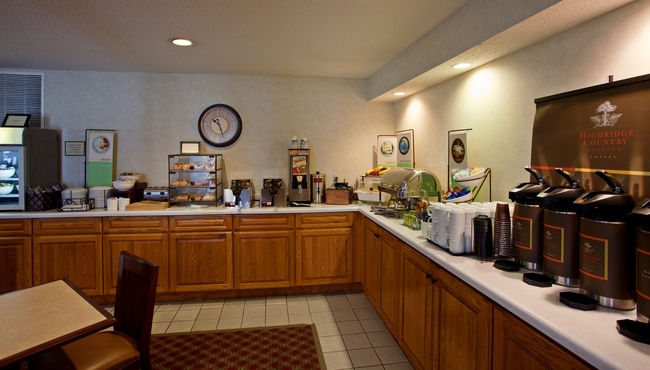  New Album of Country Inn & Suites by Radisson, Buffalo, MN 1002 Highway 55 East - Photo 1 of 5